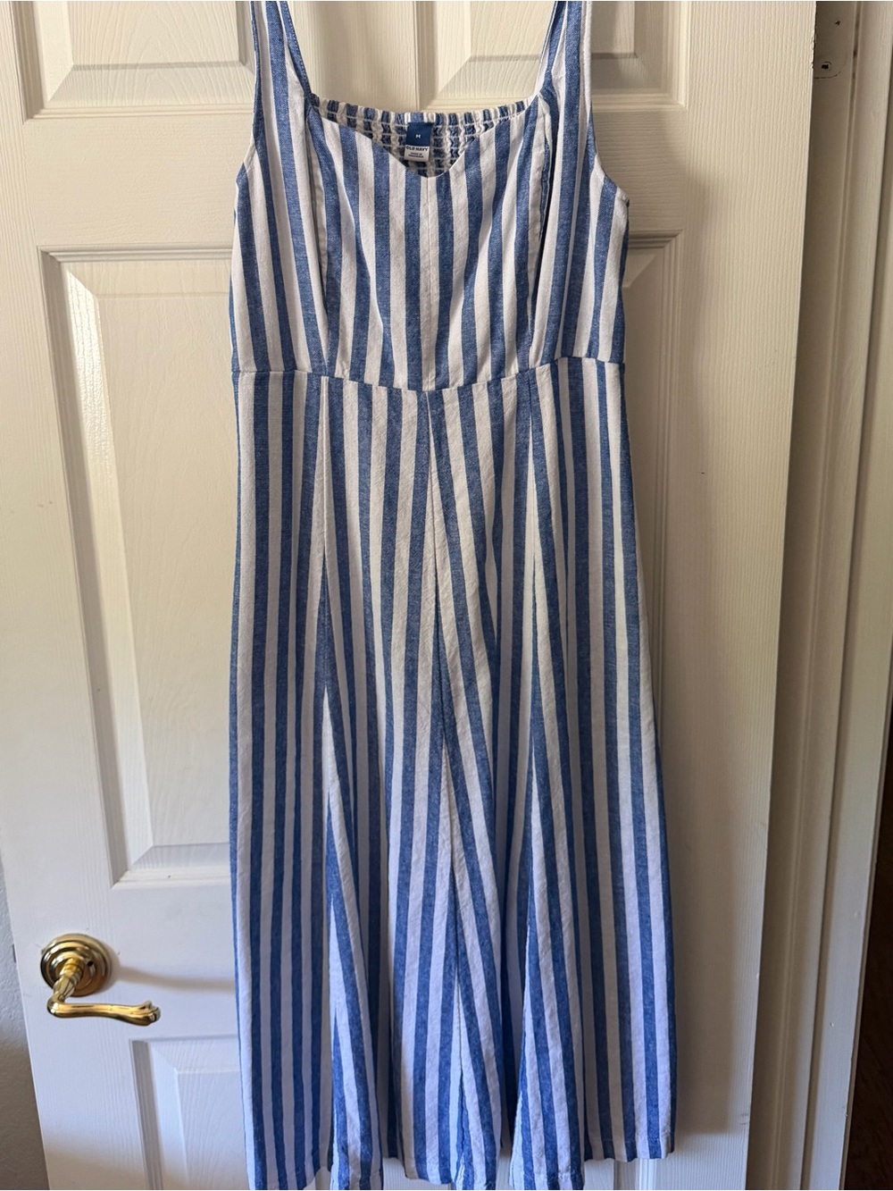 Old Navy M Blue and White Striped Sundress
Excellent  midi length w/pockets